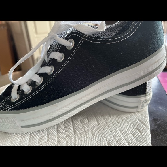 Converse Chuck Taylor Low Top Sneakers - Picture 2 of 6
